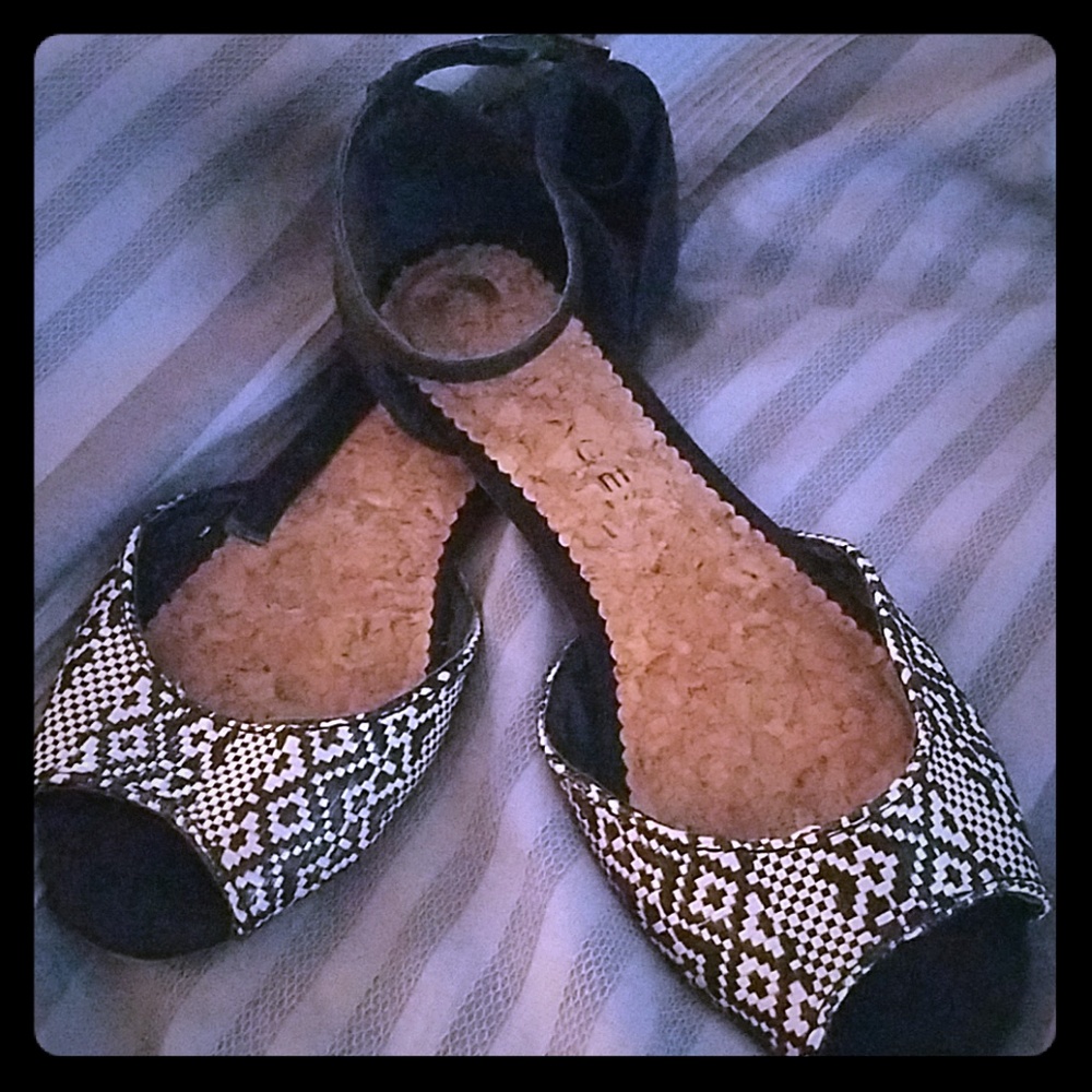 Rampage black and cream peep toe flats
